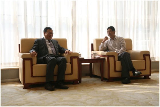 王广谦校长会见魏国基教授