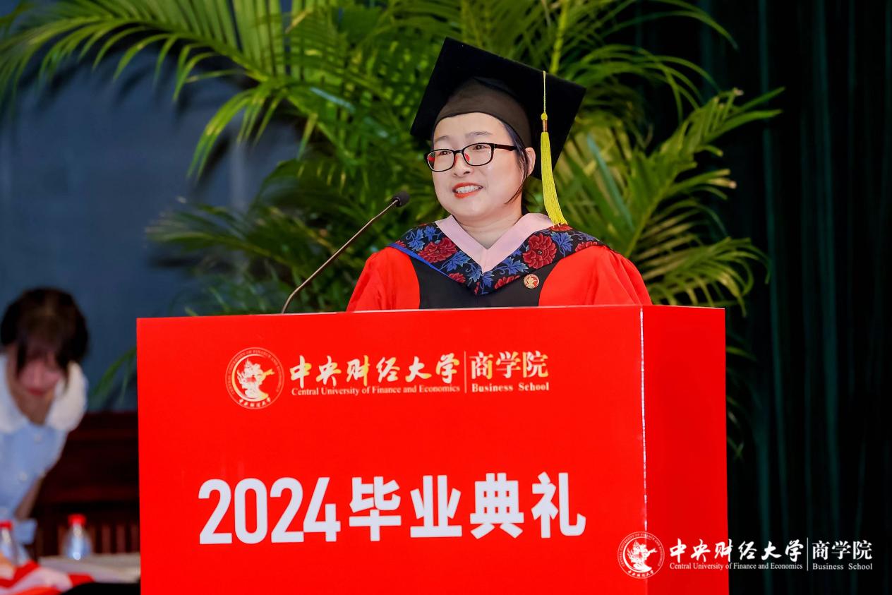 万象城·体育党委副书记杨中英